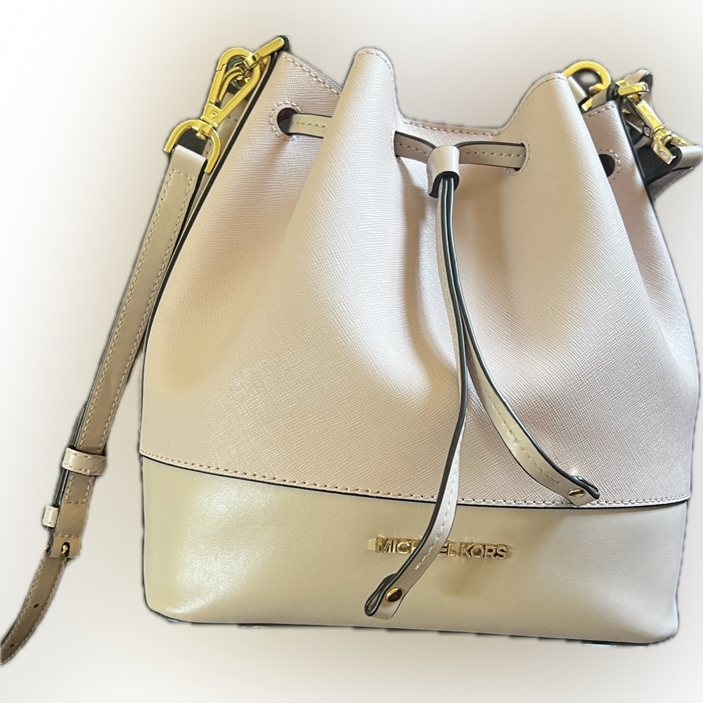 Michael Kors Medium Bucket Shoulder Crossbody Bag Pale Pink